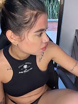 Alanna-foxx online show from December 13, 10:27 pm