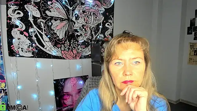 Carla Vogue online show from December 15, 3:01 am