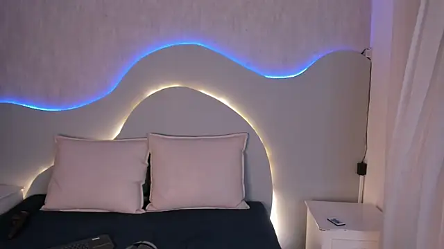 EmiliClarke online show from January 6, 7:28 pm