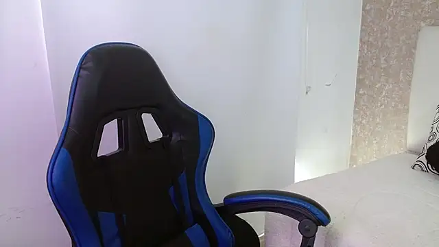 AliceSmity  online show from March 14, 2:40 pm