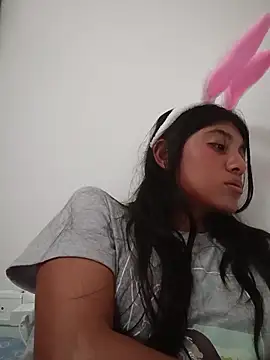 YeseniaRodriguez3 online show from April 5, 10:31 pm