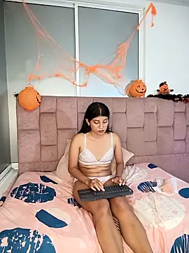 Snapshot of YeseniaRodriguez3 chatting on October 25, 9:43 pm YeseniaRodriguez3 online show from October 25, 9:43 pm