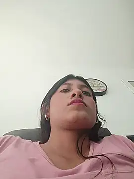 YeseniaRodriguez3 online show from December 16, 5:08 pm