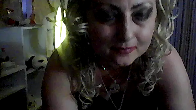 xHot Amazonq online show from July 25, 8:27 pm