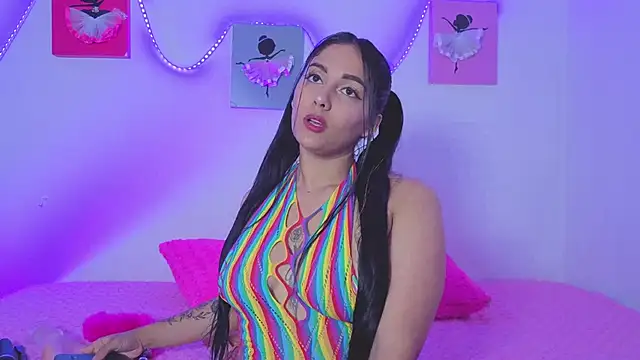 GiannaRoberts online show from February 17, 4:28 pm