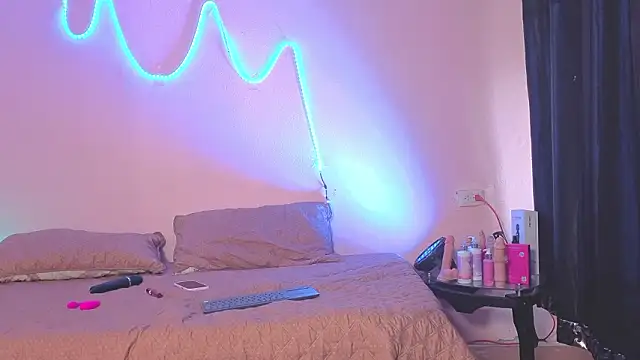 GiannaRoberts online show from February 3, 5:39 pm