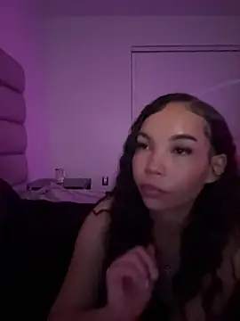 nikkiloveee online show from March 10, 5:00 am