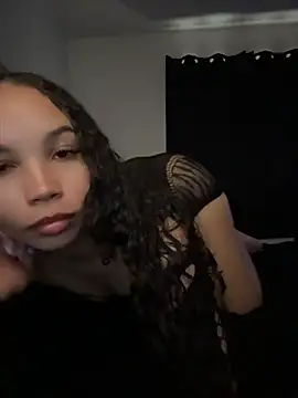 nikkiloveee online show from July 30, 6:20 pm