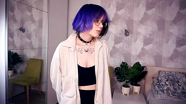 KellePourier online show from October 30, 5:47 pm