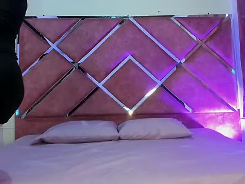 LunaaMorelli online show from November 14, 8:09 pm