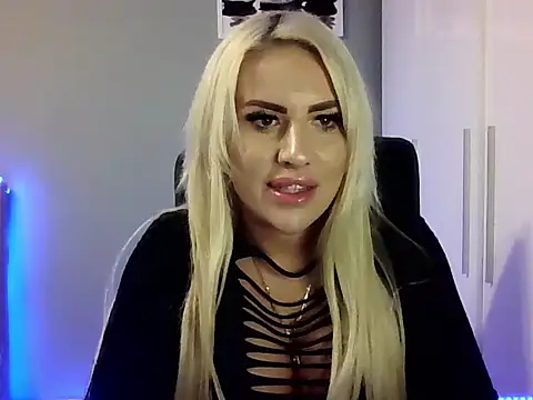 BlondLeyla online show from November 4, 5:40 pm