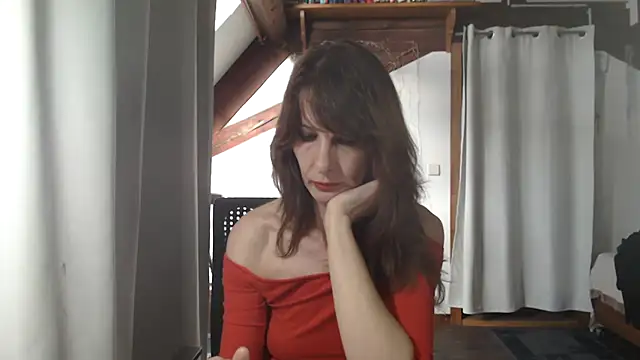 MissDyannis online show from April 19, 4:40 pm