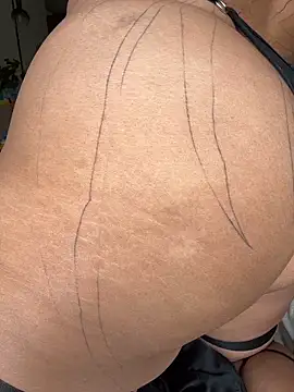 SugarTroubl33 online show from April 8, 5:26 pm