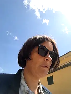 Piediniecollant online show from April 16, 10:26 am