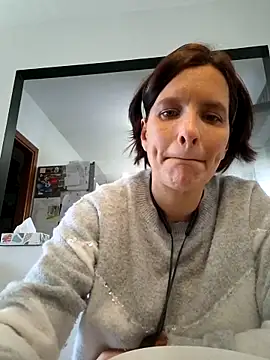 Piediniecollant online show from March 9, 11:46 am