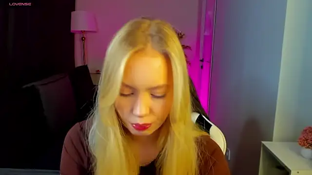 Melanie Ryer online show from November 6, 1:55 am