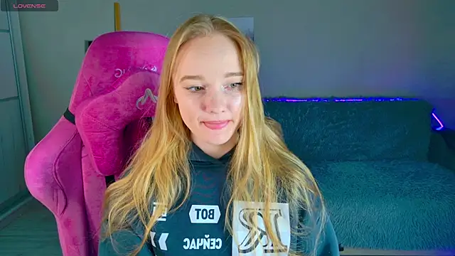 Shawty Mia online show from December 5, 3:46 pm