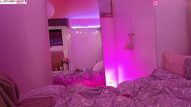 SpicyLunaaa online show from February 17, 12:10 am