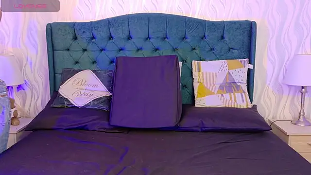 Noah smit   online show from December 4, 3:42 am