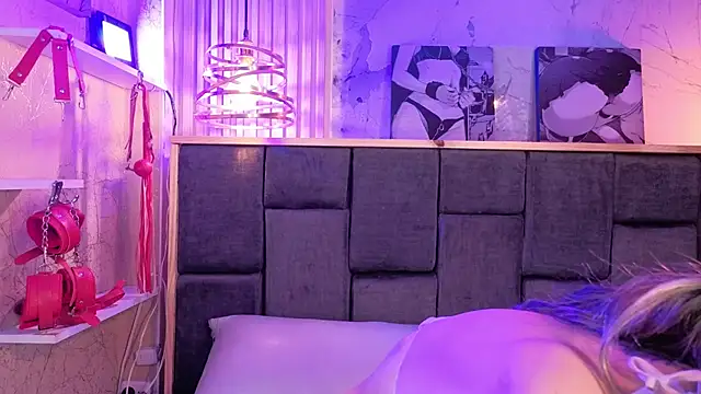 Im-Lola online show from April 7, 10:12 pm