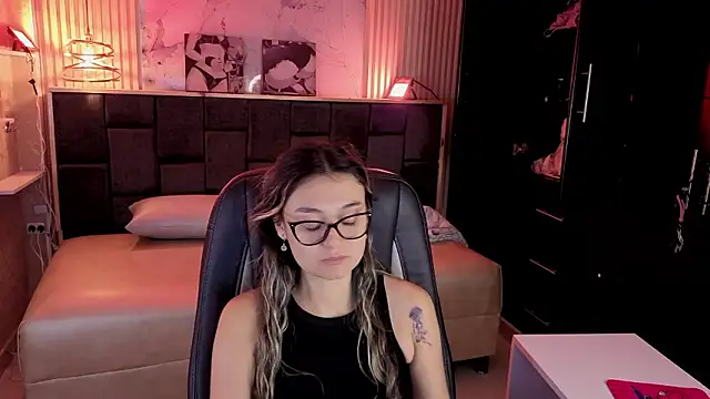 Im-Lola online show from February 27, 8:41 pm