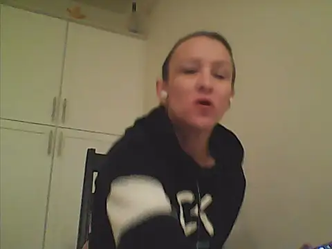 Karebearz1 online show from April 6, 12:39 pm