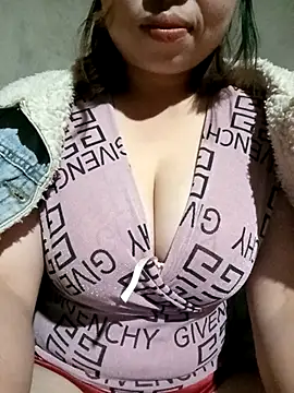 julybe online show from November 6, 3:18 pm