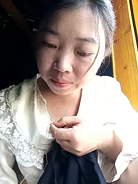 julybe online show from April 9, 7:58 am