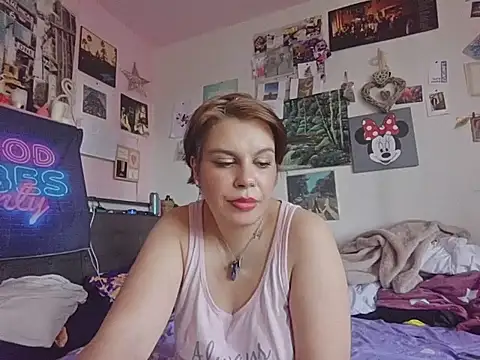Carolineisback online show from July 17, 1:26 pm