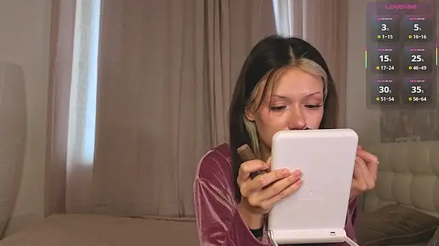 BrandiFraise online show from November 10, 7:14 am