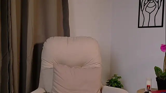 VictoriaNova  online show from February 6, 12:36 am