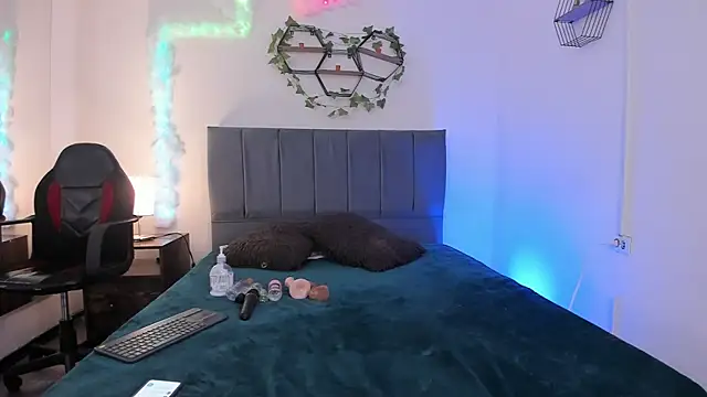 Lucerop  online show from February 24, 3:38 am