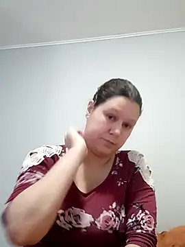 GlitterAuburn online show from January 13, 1:37 pm