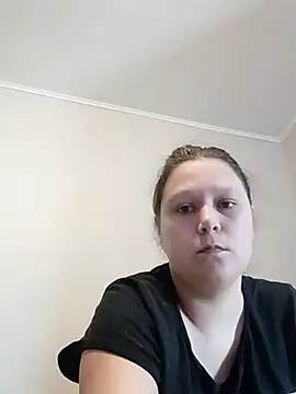 GlitterAuburn online show from June 2, 3:02 pm