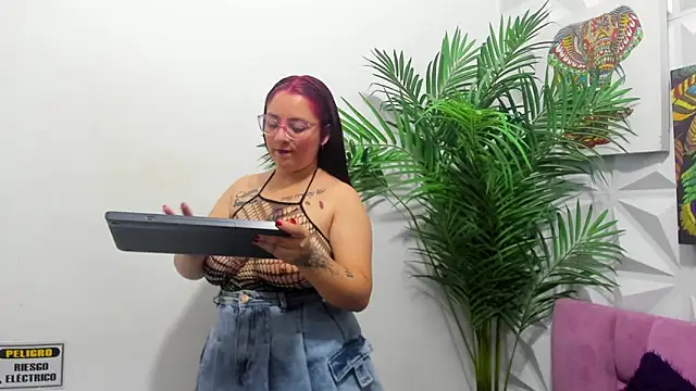 Anggie Miller online show from December 17, 11:14 am