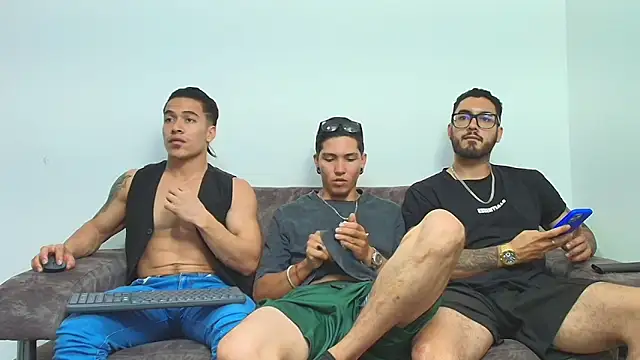 thebadboys05 online show from December 18, 3:55 am