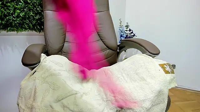 Rania Wild online show from November 3, 4:38 am