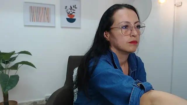 Lauryn Jones online show from February 25, 7:23 pm