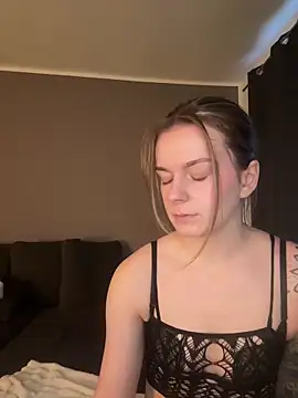 LisaFreierxx online show from January 17, 1:07 pm