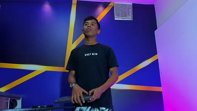 the hot boy0 online show from November 21, 4:03 am