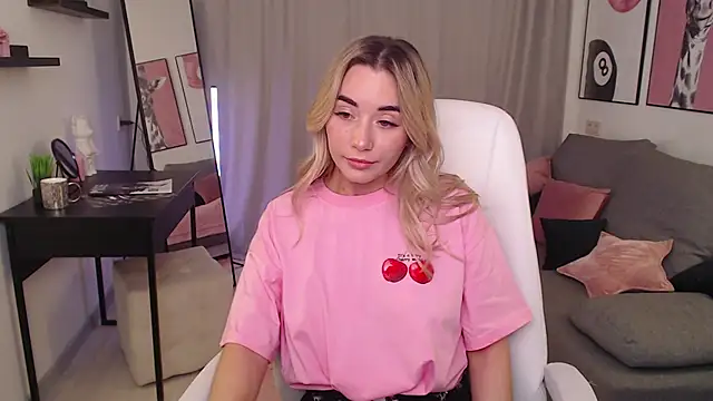 Rosie Mac online show from November 13, 1:15 am