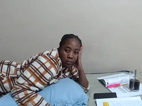 SexyLipss  online show from March 3, 6:25 pm