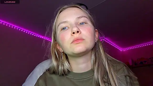 KarinRobertson online show from February 13, 4:08 pm