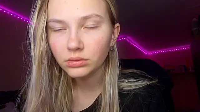 KarinRobertson online show from February 6, 5:05 pm