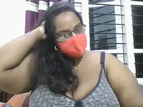 hootypriya online show from February 10, 11:30 pm