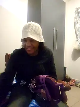 Mommy Sienna online show from April 12, 5:05 pm