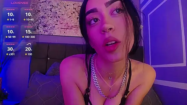 Juliettaturner online show from November 12, 7:45 pm