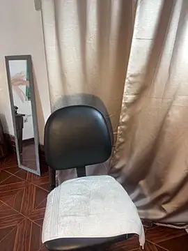 alisaa jhons1 online show from April 1, 3:31 pm