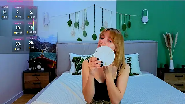 CindyMoriLove online show from March 28, 5:29 am