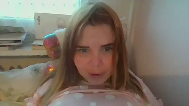 HornyElena online show from December 18, 2:33 pm